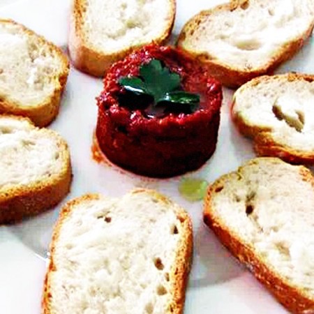 Alpujarra typical spreadable cod, dry tomatoes and dry red peppers :: © Bodegas Nestares Rincon