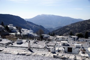 Terraos en Capileira y la Contraviesa al fondo :: Bodegas Nestares Rincón, Alpujárride