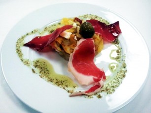 Broken eggs with potatoes and Alpujarra ham