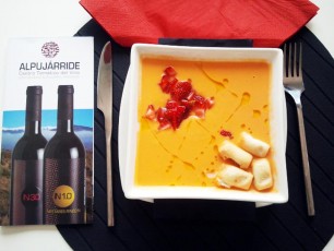 Salmorejo raspberry aroma and ham