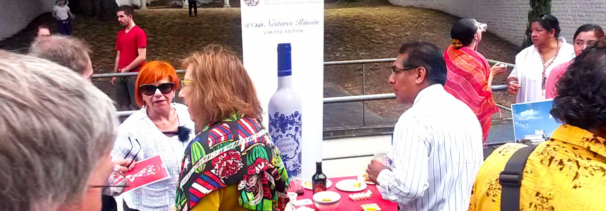 Presentación de nuestros vinos en Bruselas, Instituto Cervantes, Día E :: © Bodegas Nestares-Rincón, Alpujárride