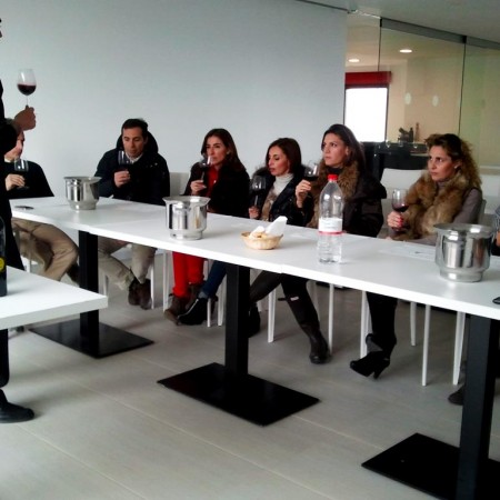 Experiencing a tasting of our wines :: © Bodegas Nestares Rincon