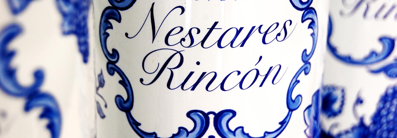 Detalle de la botella IN 1.0 Vitis Vinifera :: © Bodegas Nestares Rincón